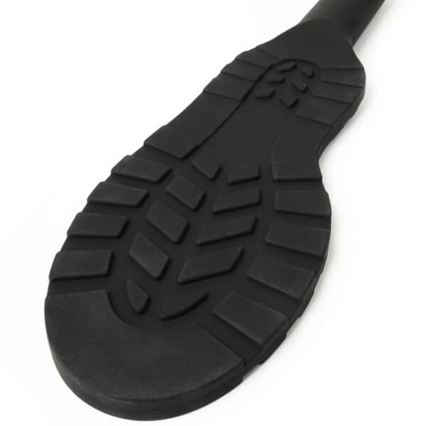 Paleta negra texturizada con mango ergonómico y superficie estructurada, accesorio BDSM ofrecido por Brigade Mondaine Paris.