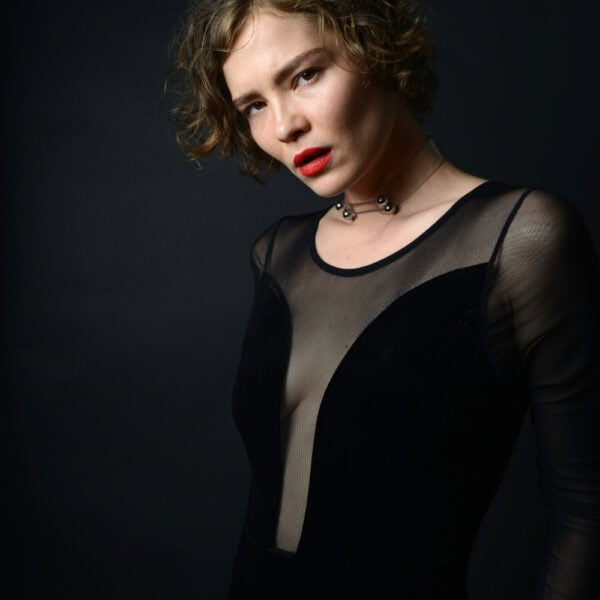 Model wearing Industrial Choker Crystal Perlensau with metallic elements and shiny details, offered by Brigade Mondaine Paris.