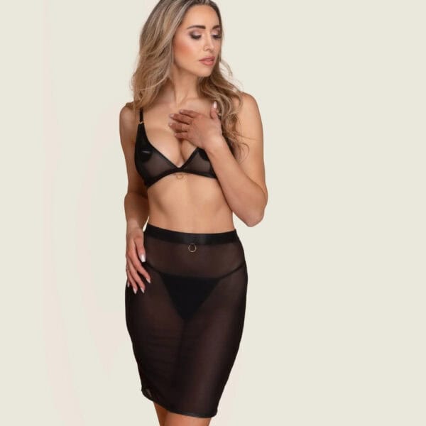 Midi-length skirt in sheer black tulle in a form-fitting silhouette.