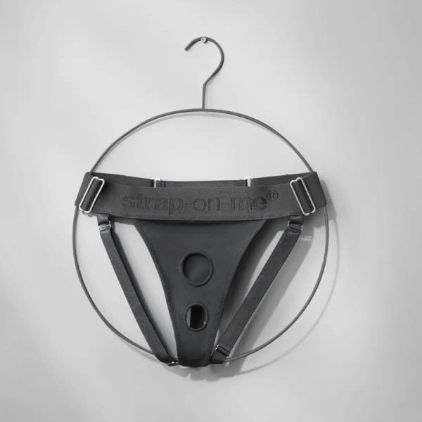 STRAP ON ME Pegging BRIGADE MONDAINE Paris (139)